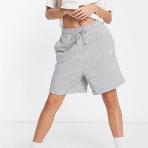 Nike Collection High Rise Essential Fleece Short